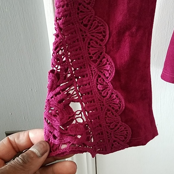 RED CAMEL RED VEE NECK SLEEVE LACED TOP. XS - Picture 2 of 8